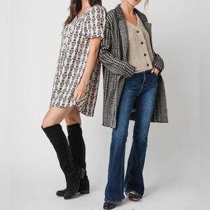 RISEN Social Threads HR Dark Wash Classic Flare Jeans Slit Coin Pocket 3/26 NEW